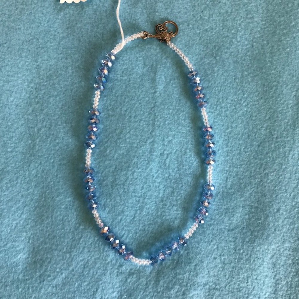 Neckless with blue Swarovski crystals